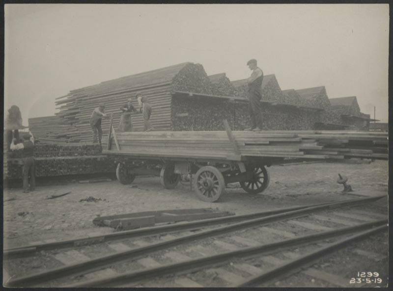 Unloading timber from Liverpool docks. Photograph from MDHB/original prints/box 1.
