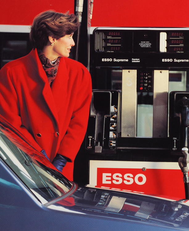 An Esso self service pump in 1989.