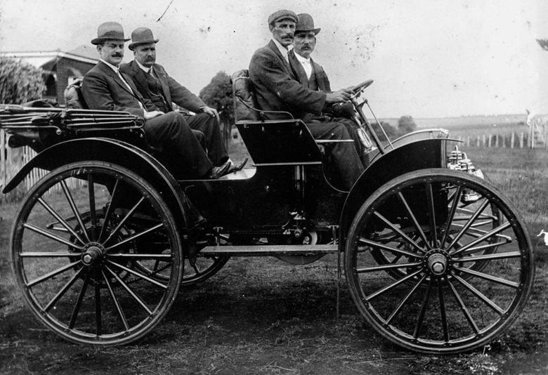 International Harvester motor buggy at Childers, 1909